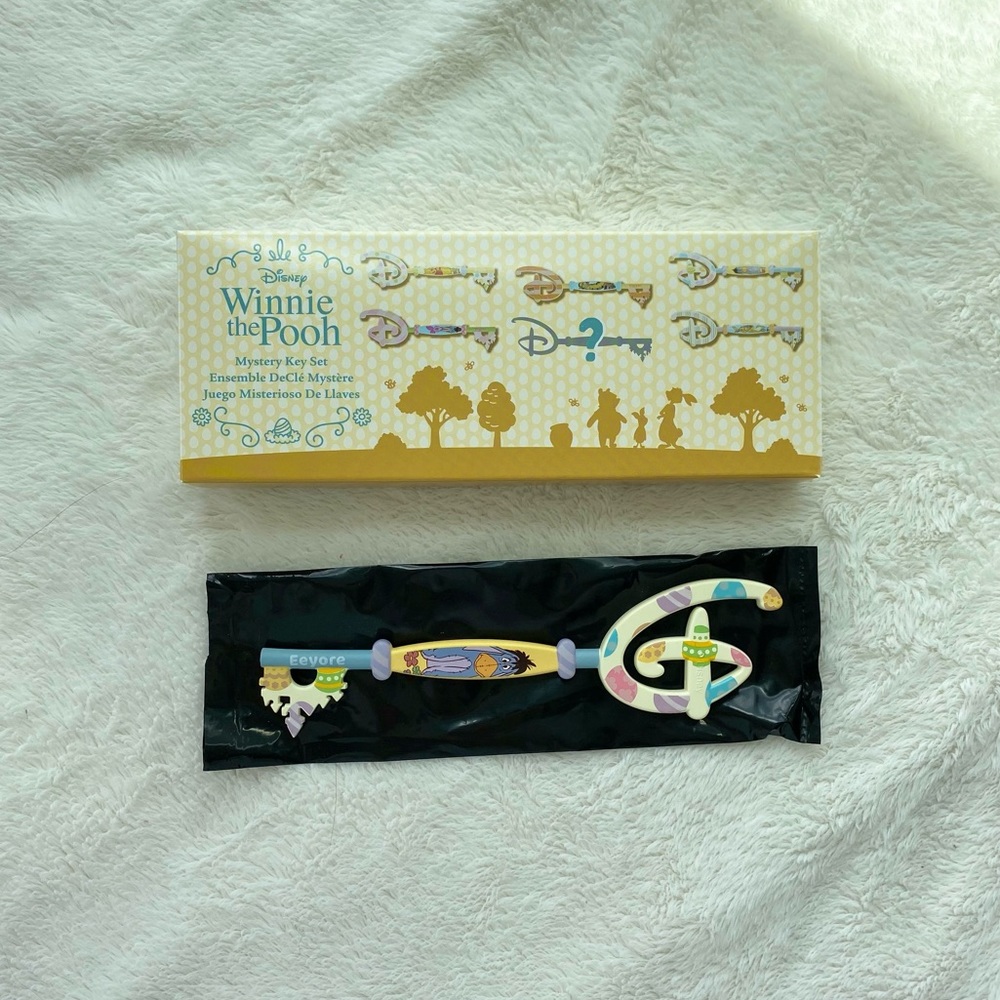 Disney Winnie the Pooh Easter series collectible key